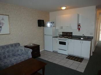 Airport Inn Lakeside Winfield Exterior photo