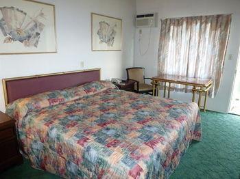 Airport Inn Lakeside Winfield Exterior photo